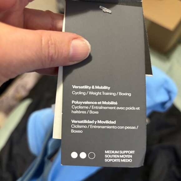 Under Armour windbreaker and sports bra - Picture 3 of 4